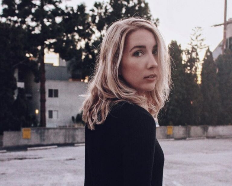 Martina Armour - Knife